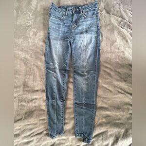 American Eagle women’s 2 Short middle seam hi-rise jegging